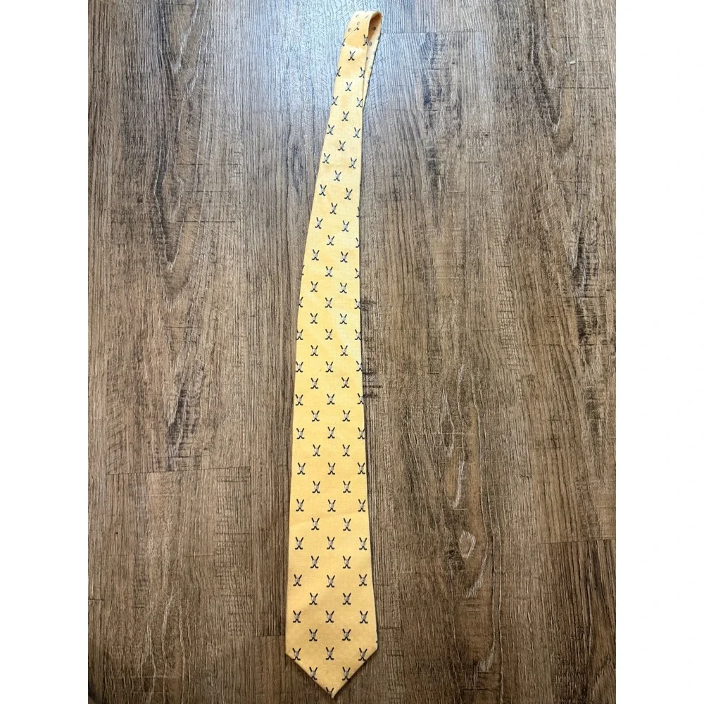 Tommy Hilfiger Mens Yellow Silk Tie Golf Club Ball Motif Preppy Made in USA